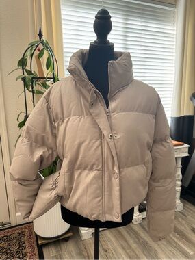 New ANWND Los Angeles Women’s Faux Leather Cropped Puffer Jacket Taupe- Small